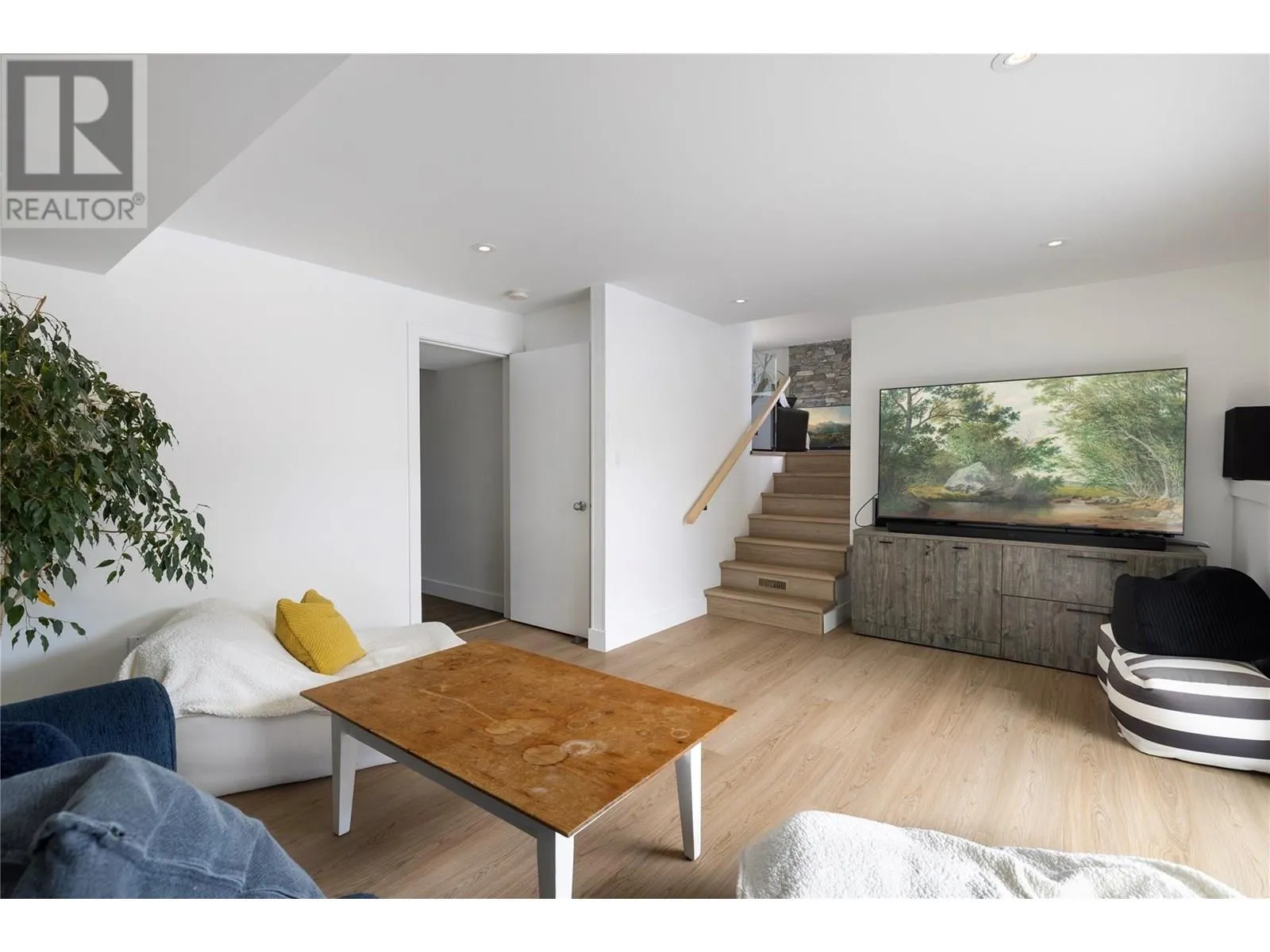 4265 Lakeshore Road