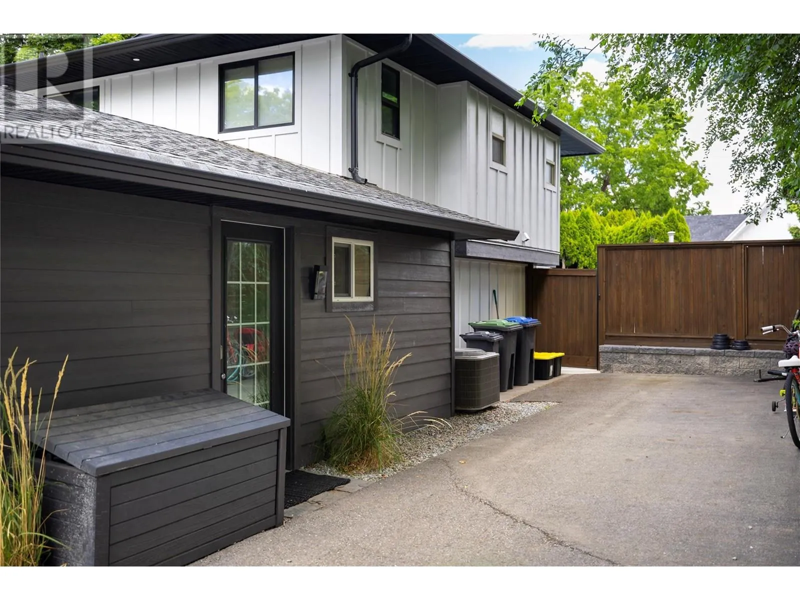 4265 Lakeshore Road
