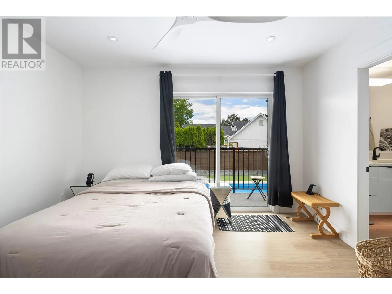 4265 Lakeshore Road