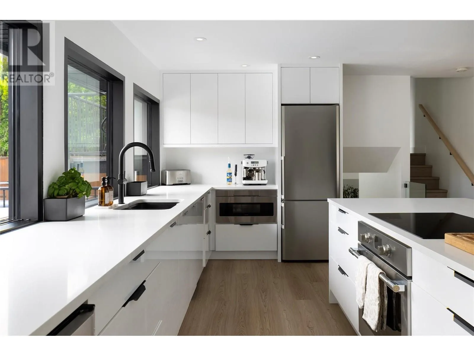 4265 Lakeshore Road