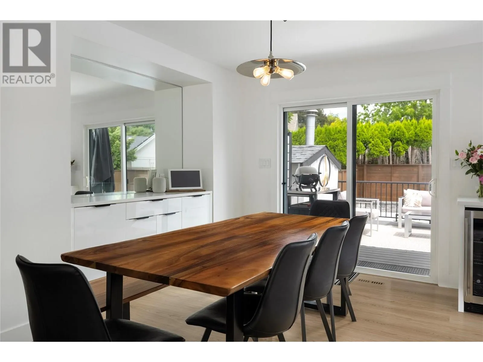 4265 Lakeshore Road
