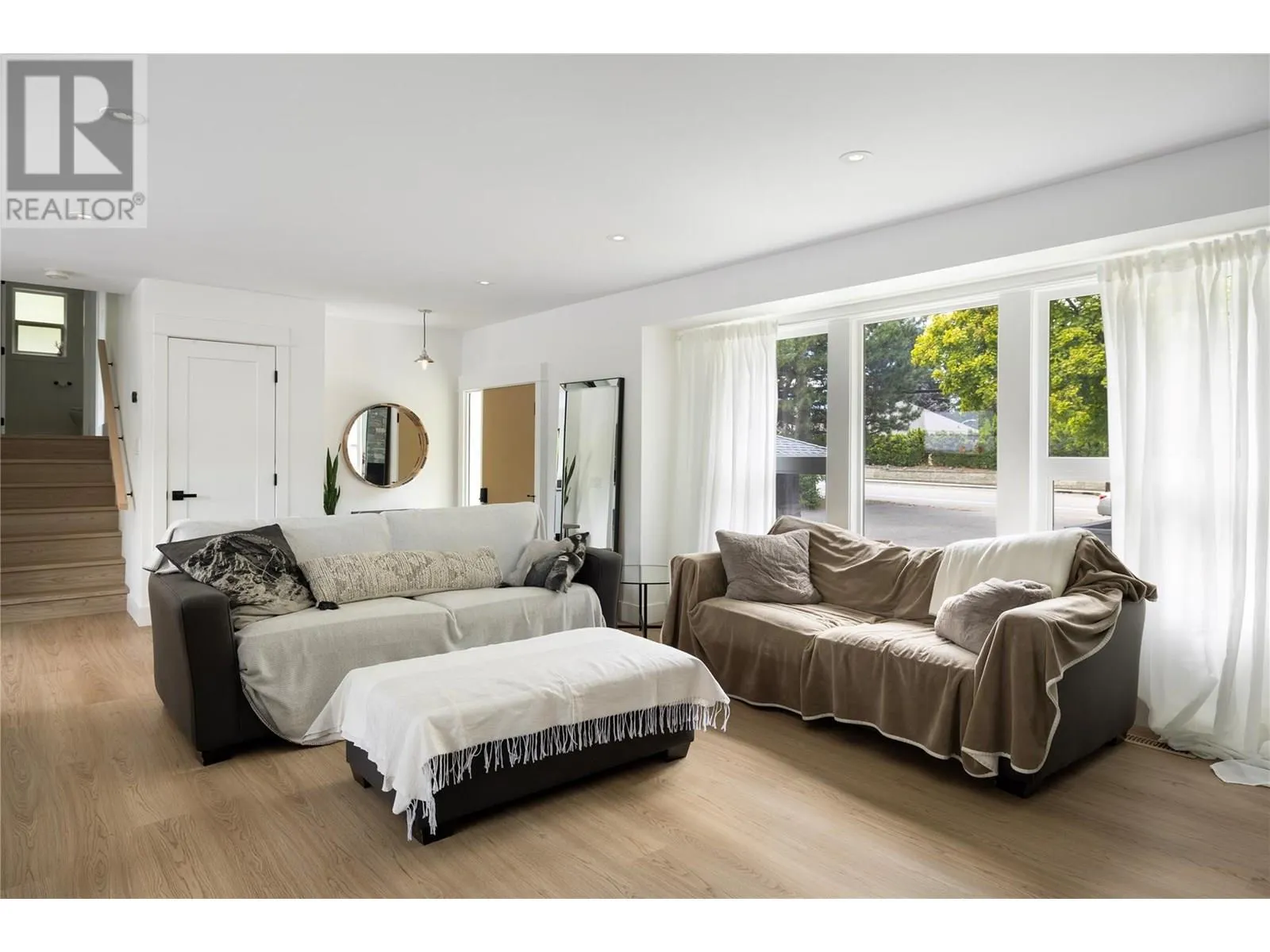 4265 Lakeshore Road