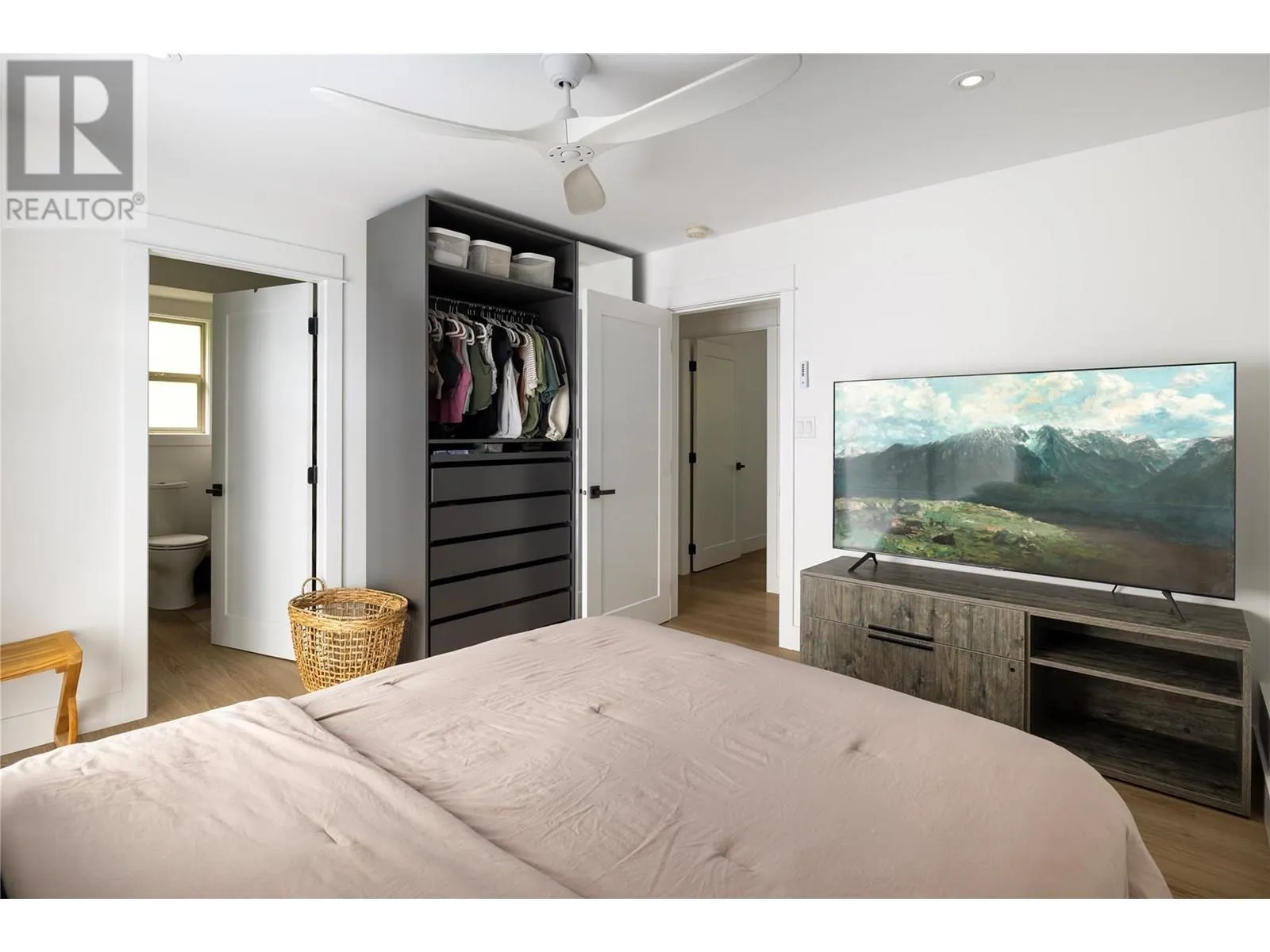 4265 Lakeshore Road