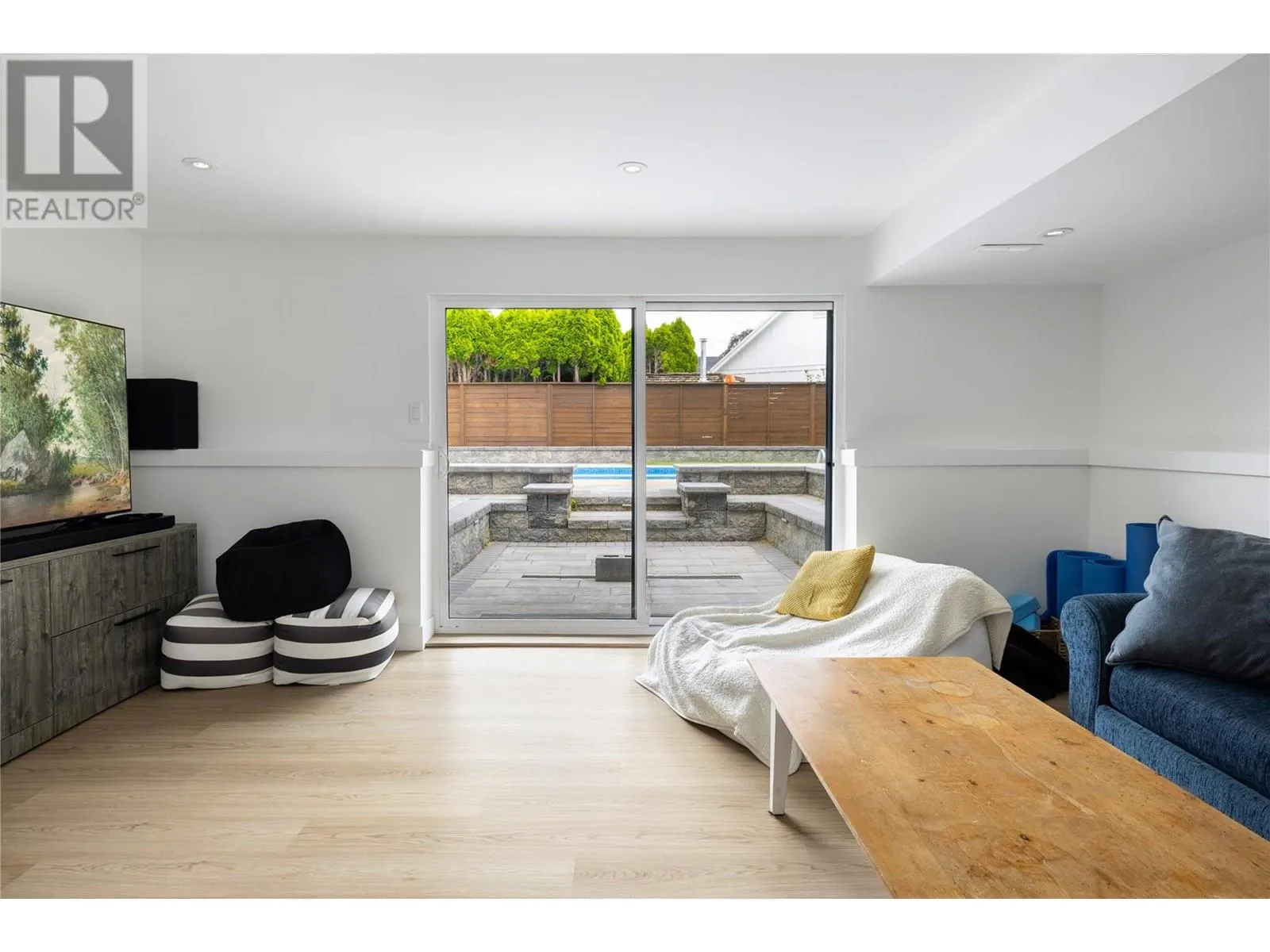 4265 Lakeshore Road