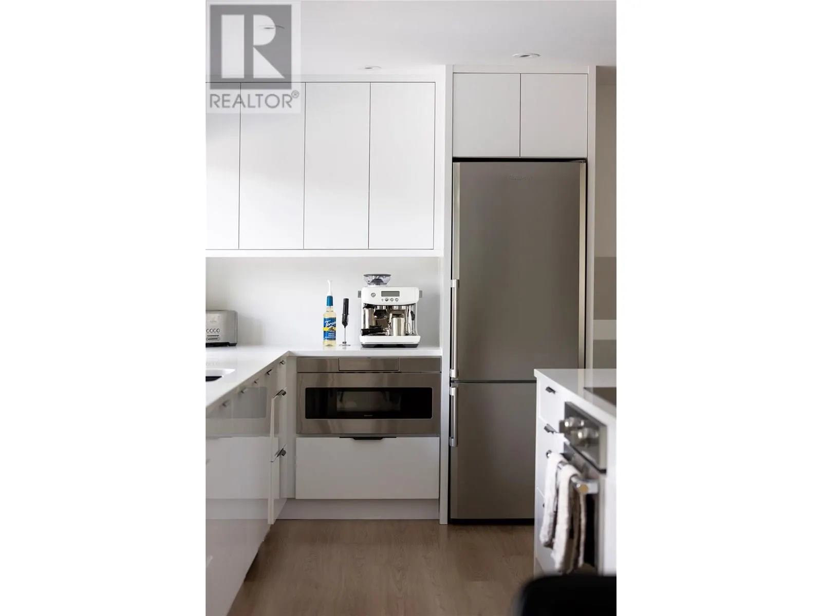 4265 Lakeshore Road