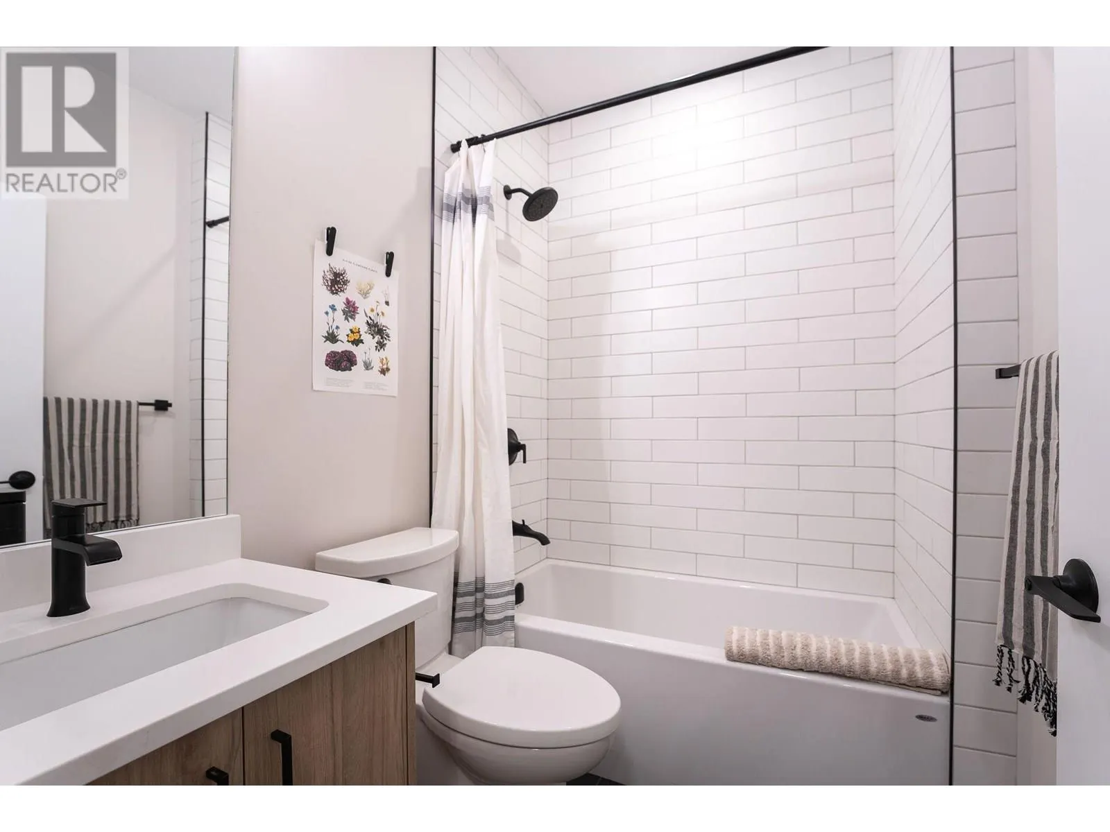 1213 Douglas Street W
