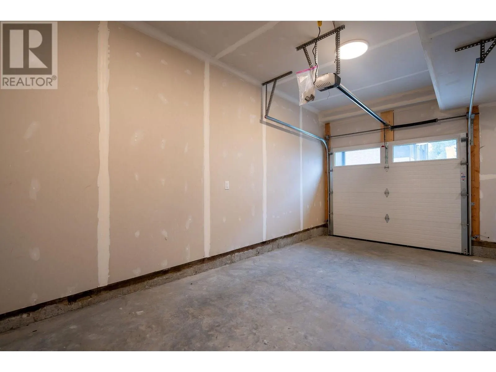 1213 Douglas Street W