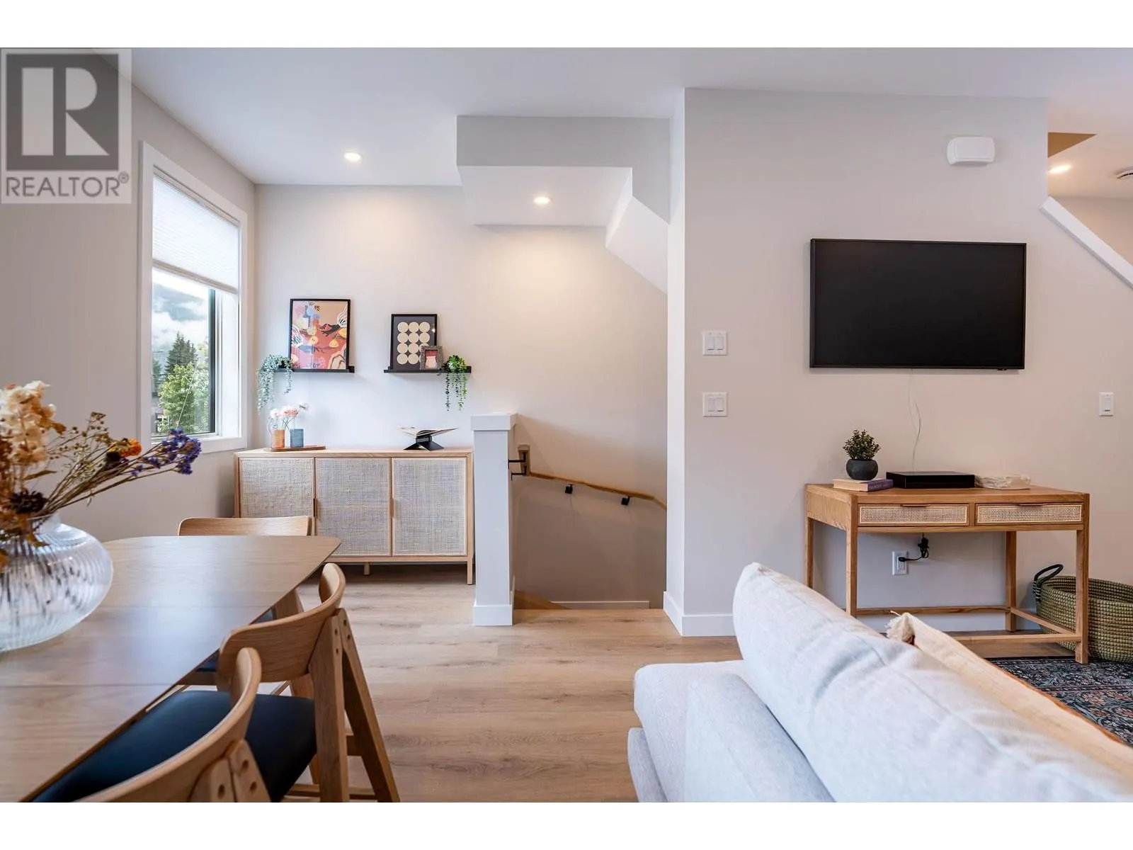 1213 Douglas Street W