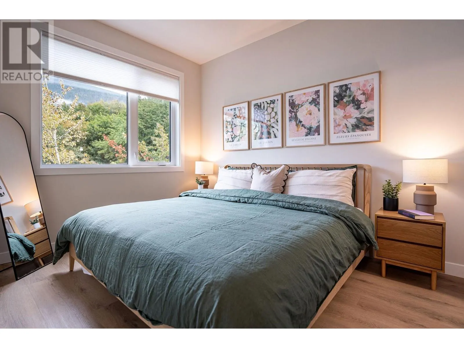 1213 Douglas Street W