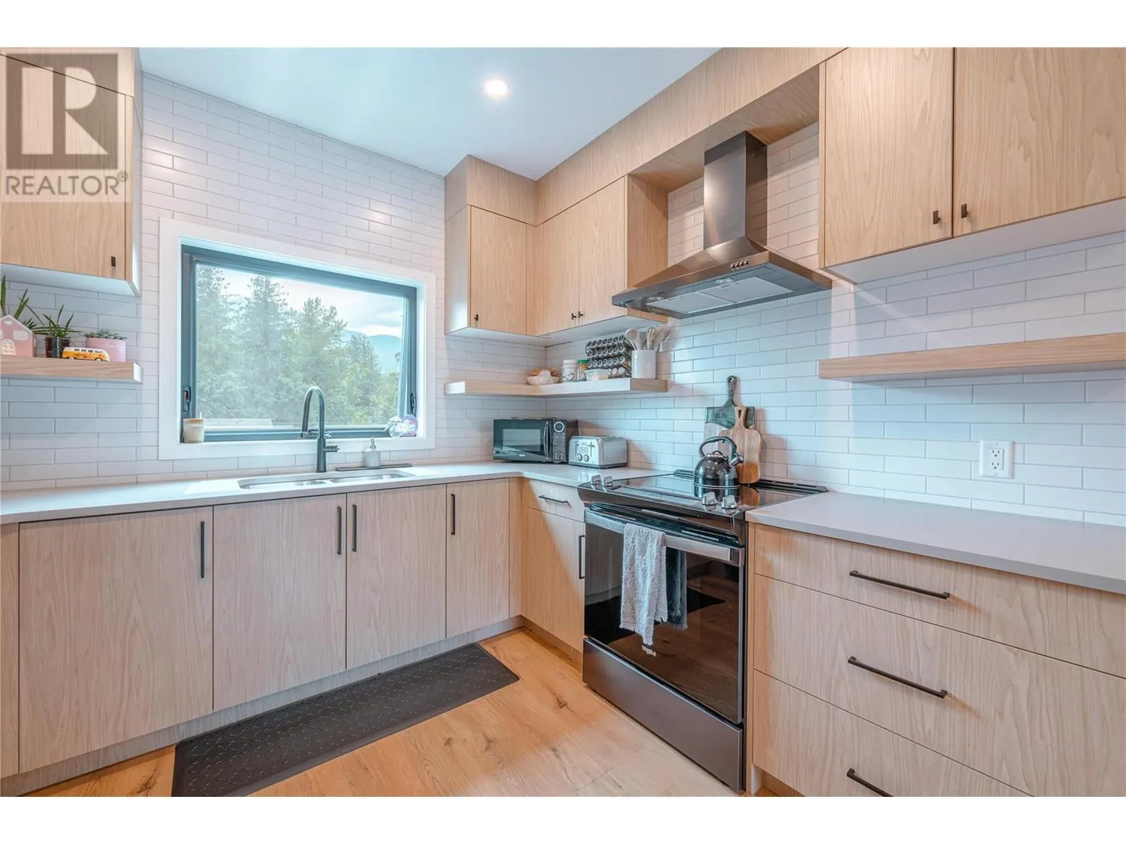 715 Olynyk Road