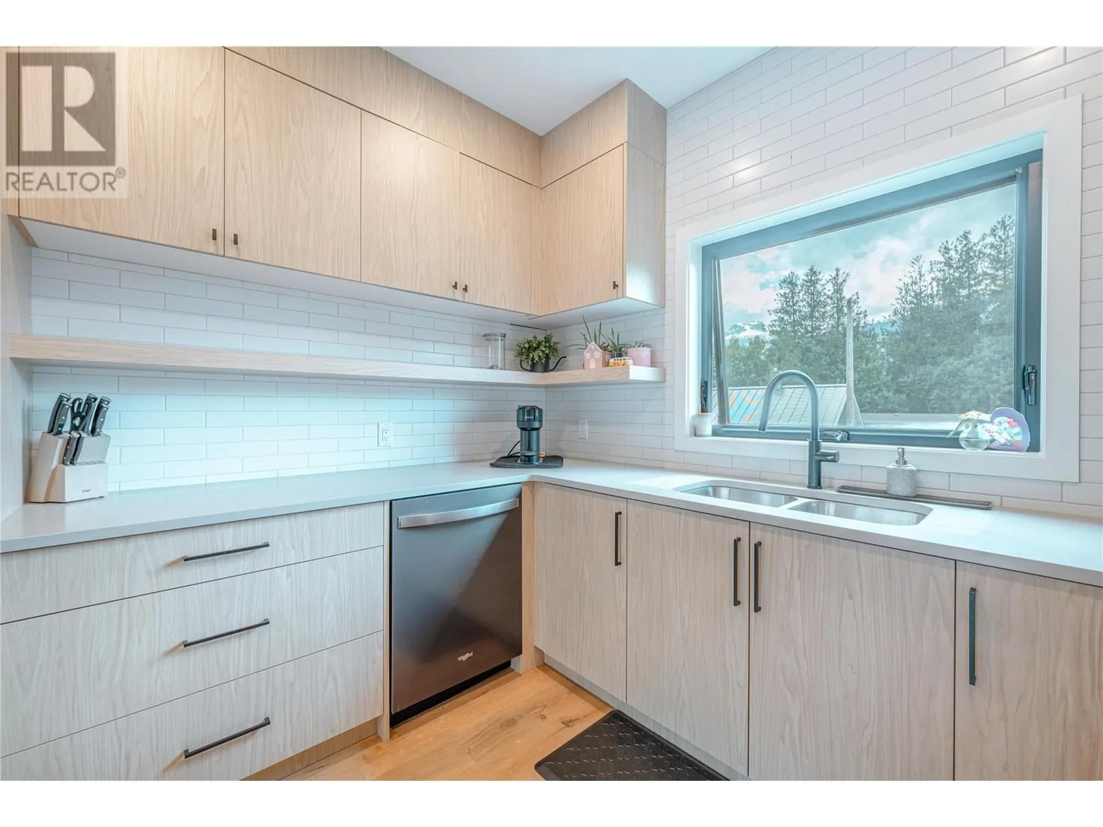 715 Olynyk Road