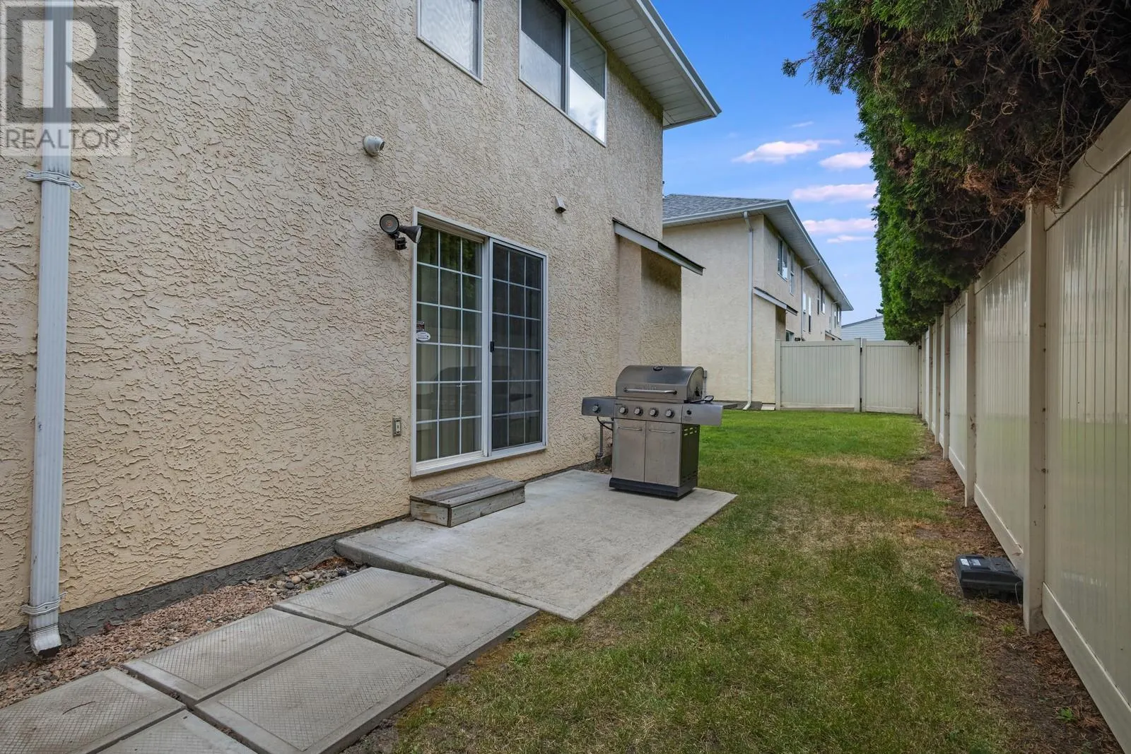 142 Prior Road S