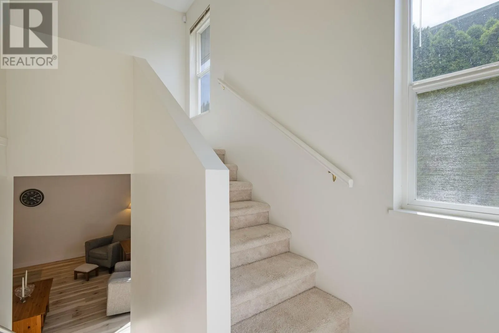142 Prior Road S