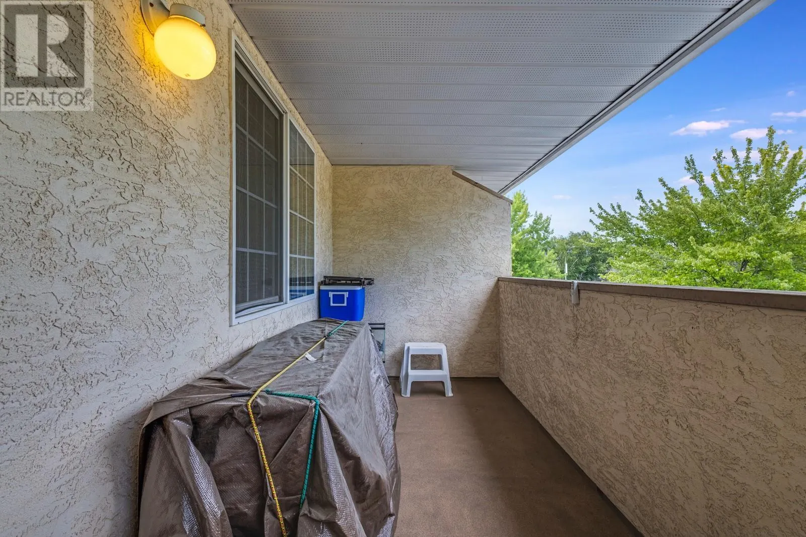 142 Prior Road S