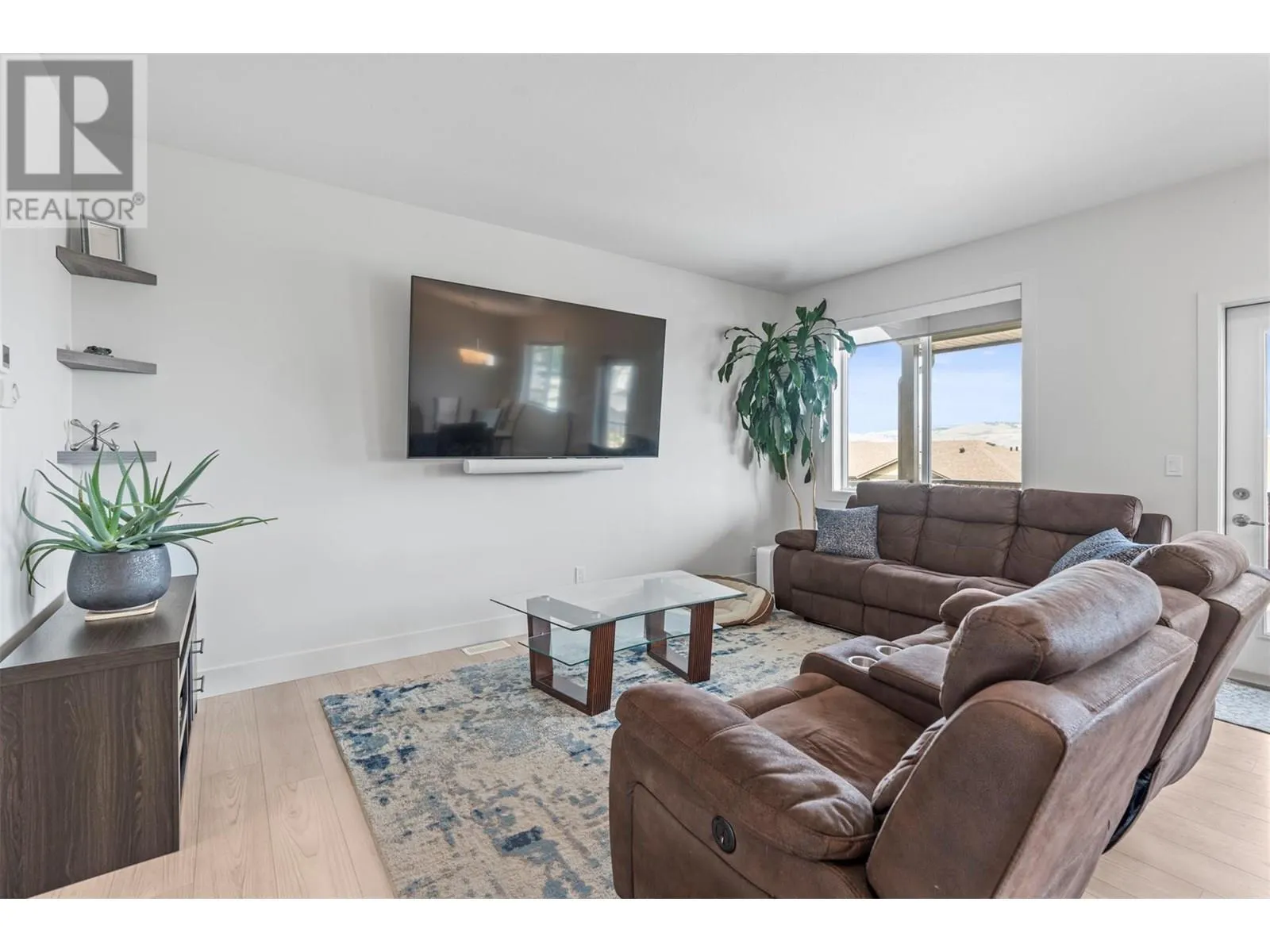 933 Mount Robson Place Unit# 10