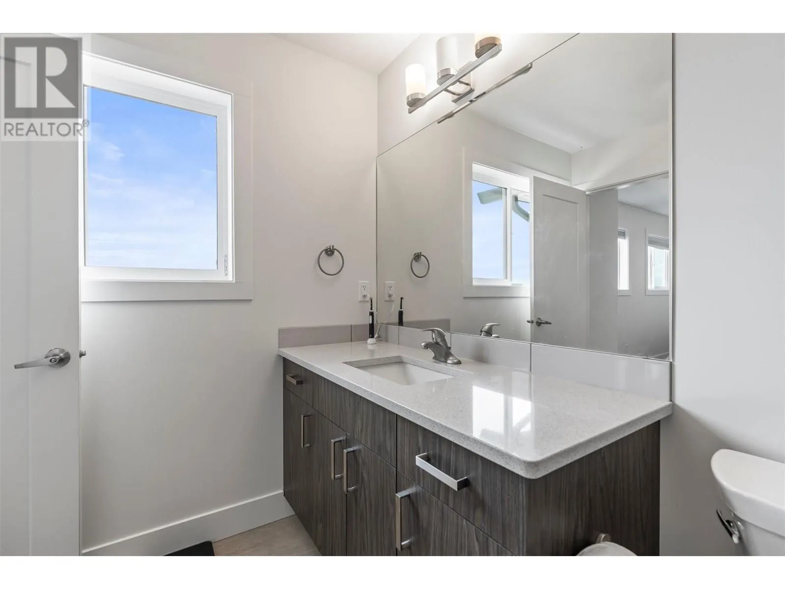 933 Mount Robson Place Unit# 10