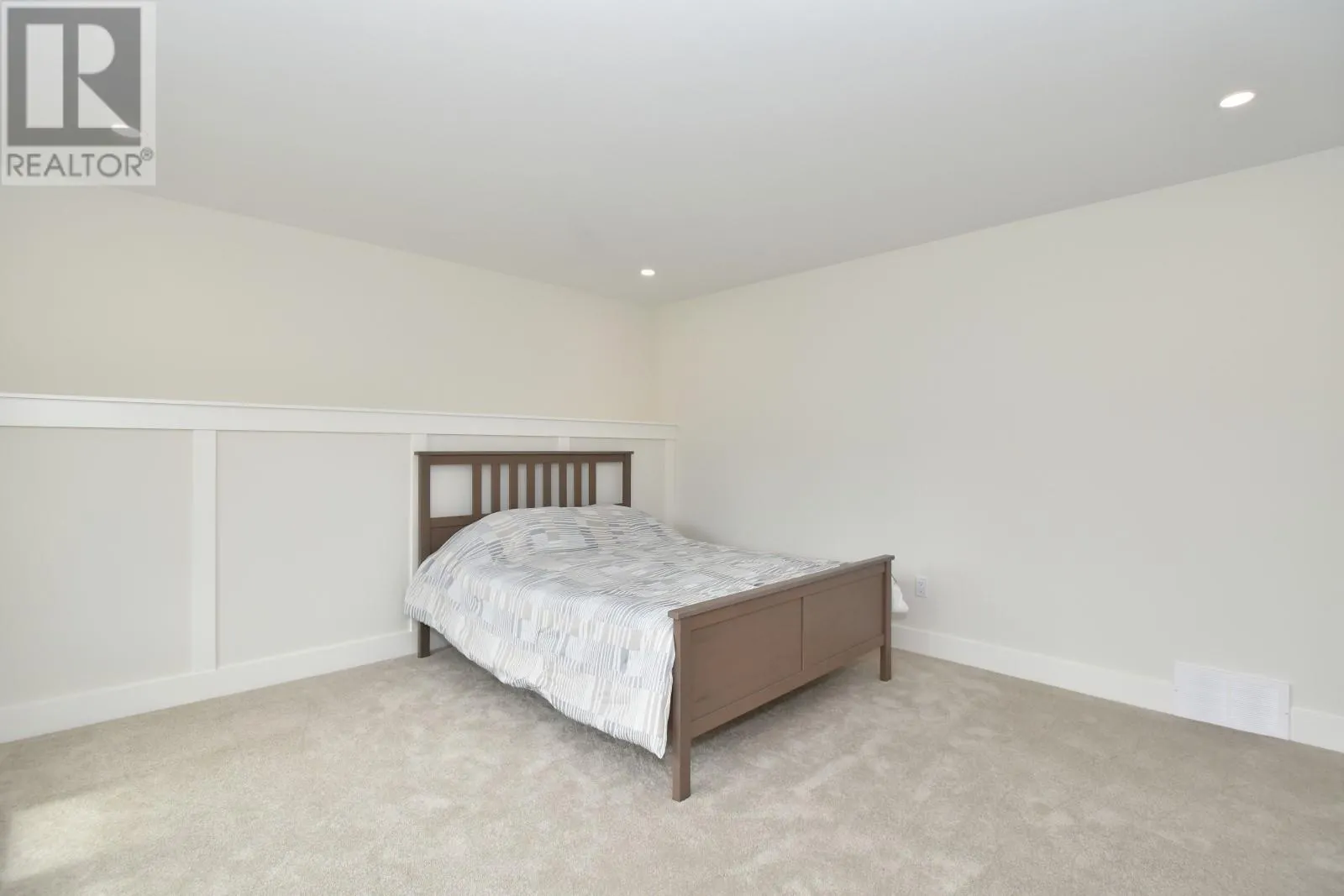 2537 Valley Place