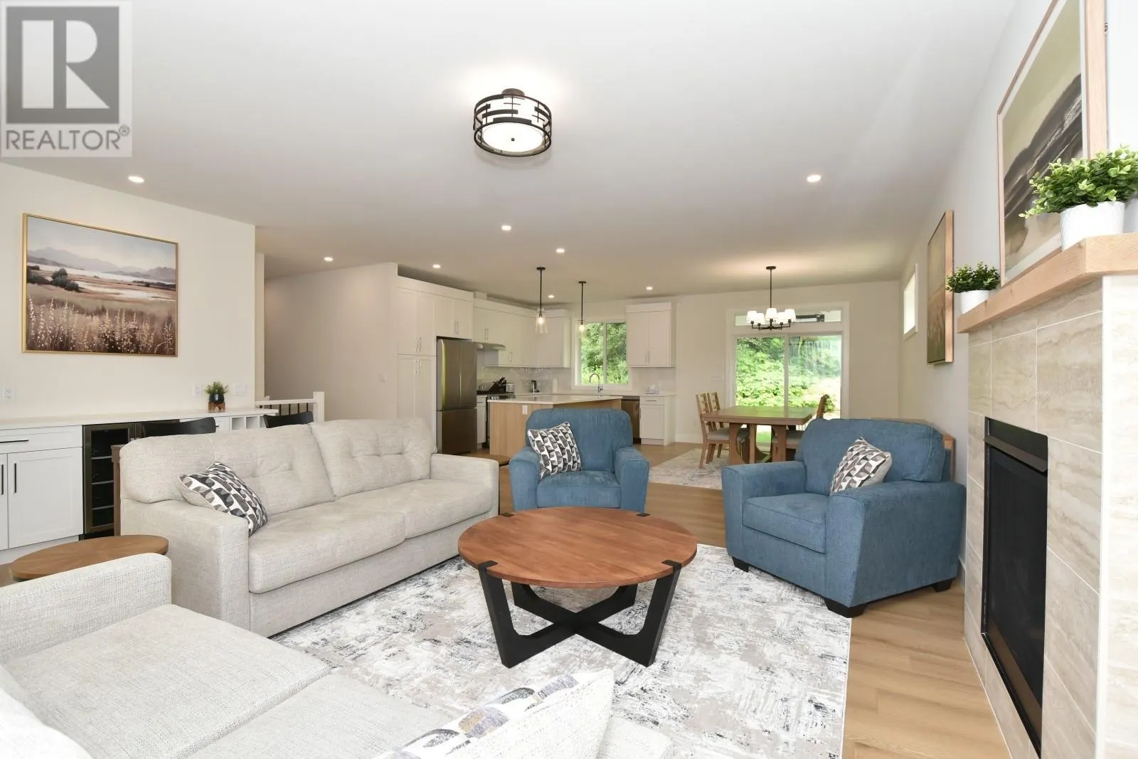 2537 Valley Place