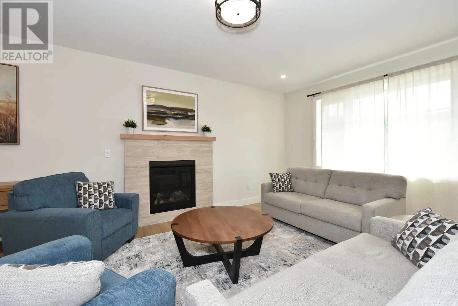 2537 Valley Place