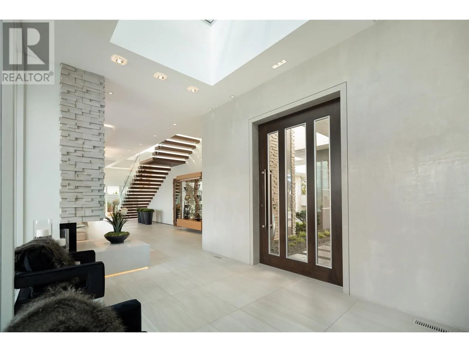 2469 Thacker Drive