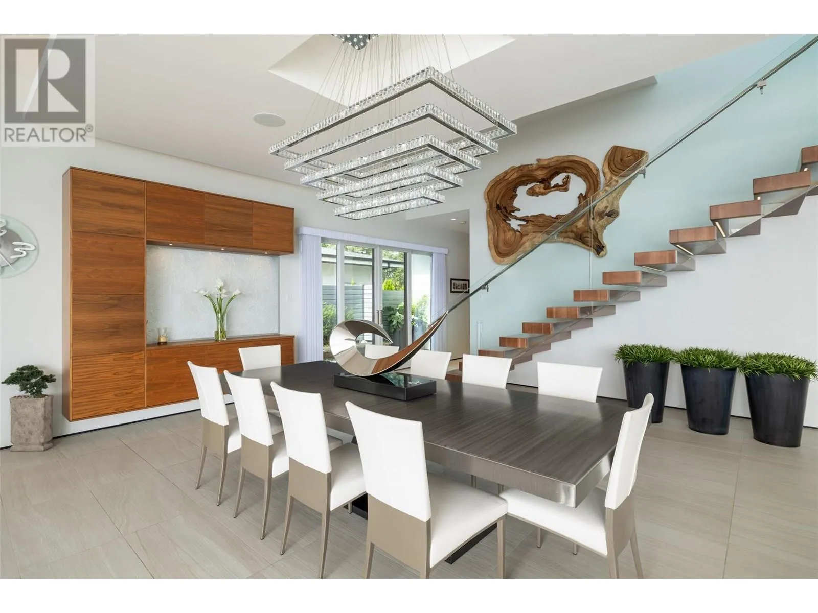 2469 Thacker Drive