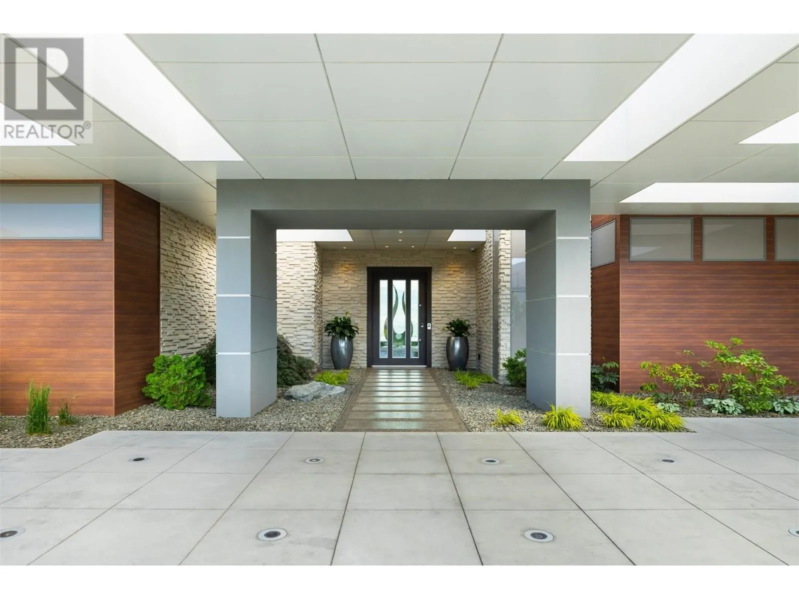 2469 Thacker Drive