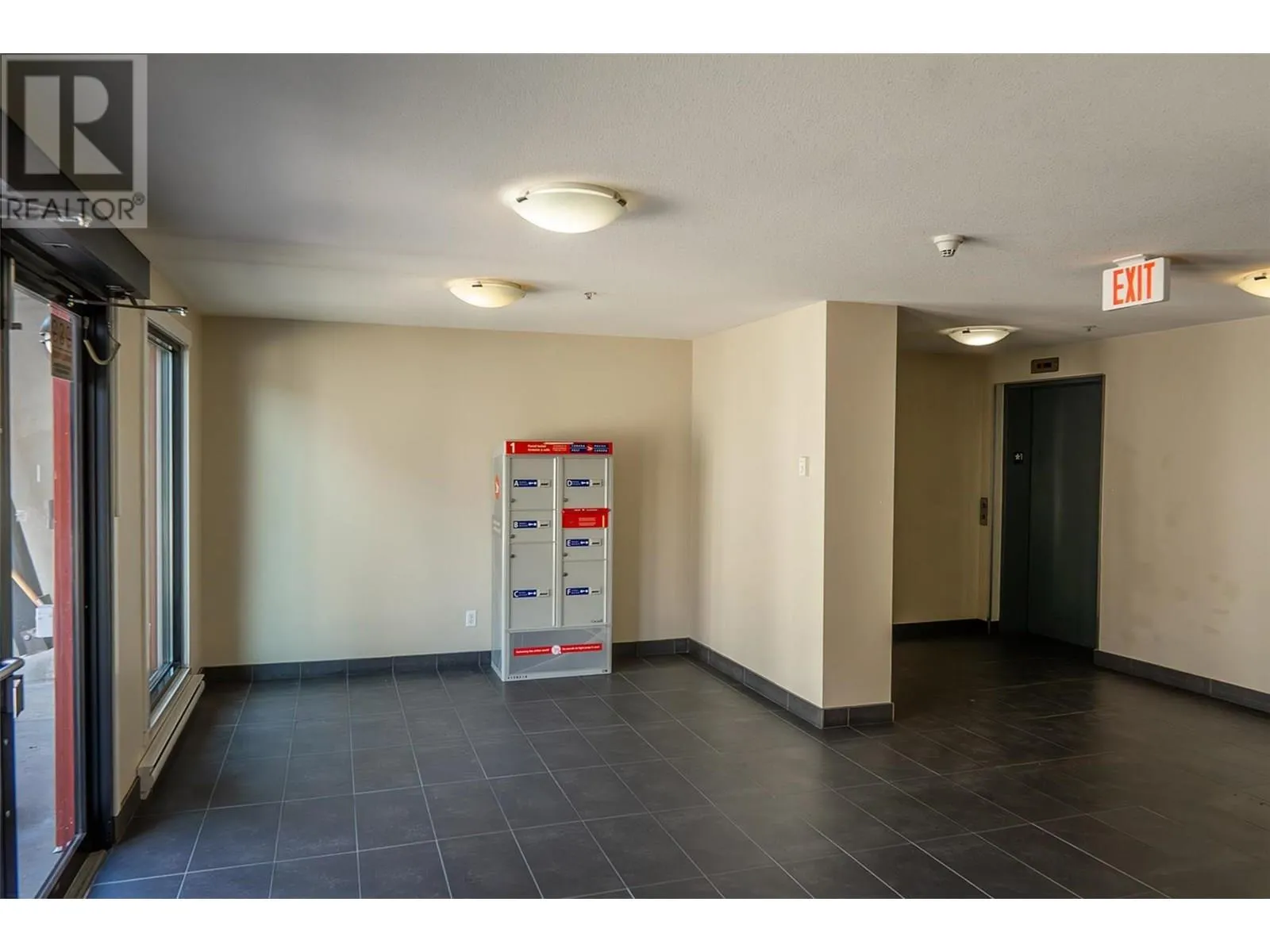 1481 Glenmore Road N Unit# 301