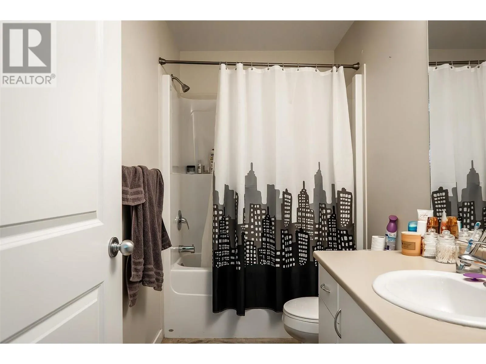 1481 Glenmore Road N Unit# 301