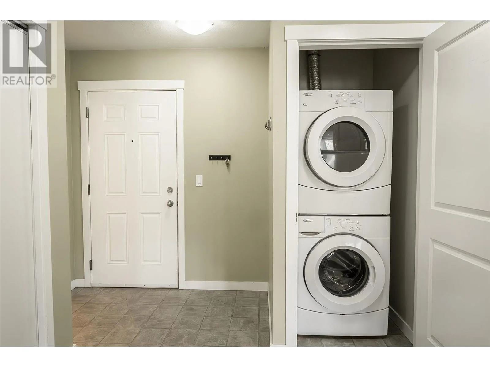 1481 Glenmore Road N Unit# 301