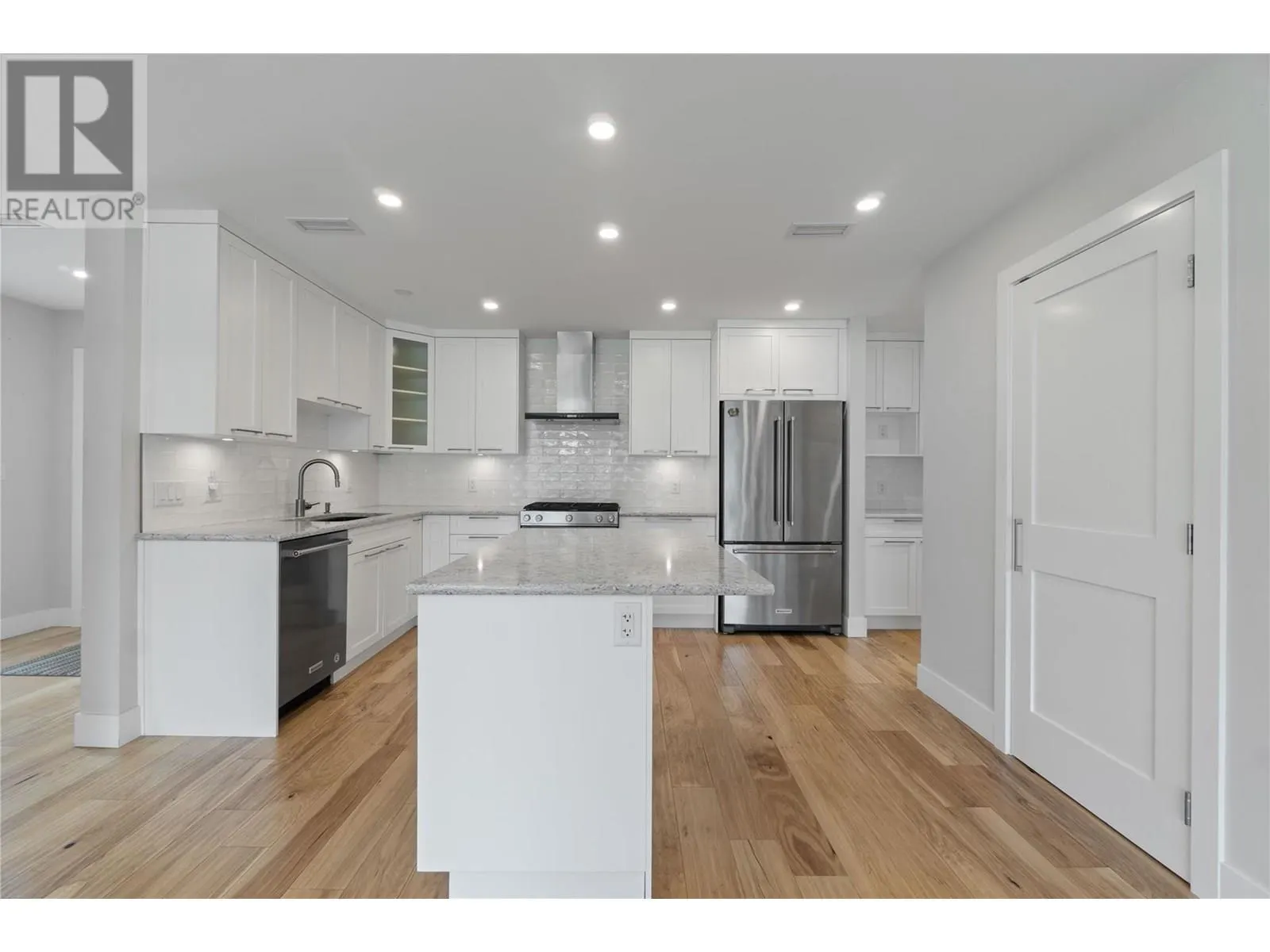 121 Harbourfront Drive NE Unit# 3