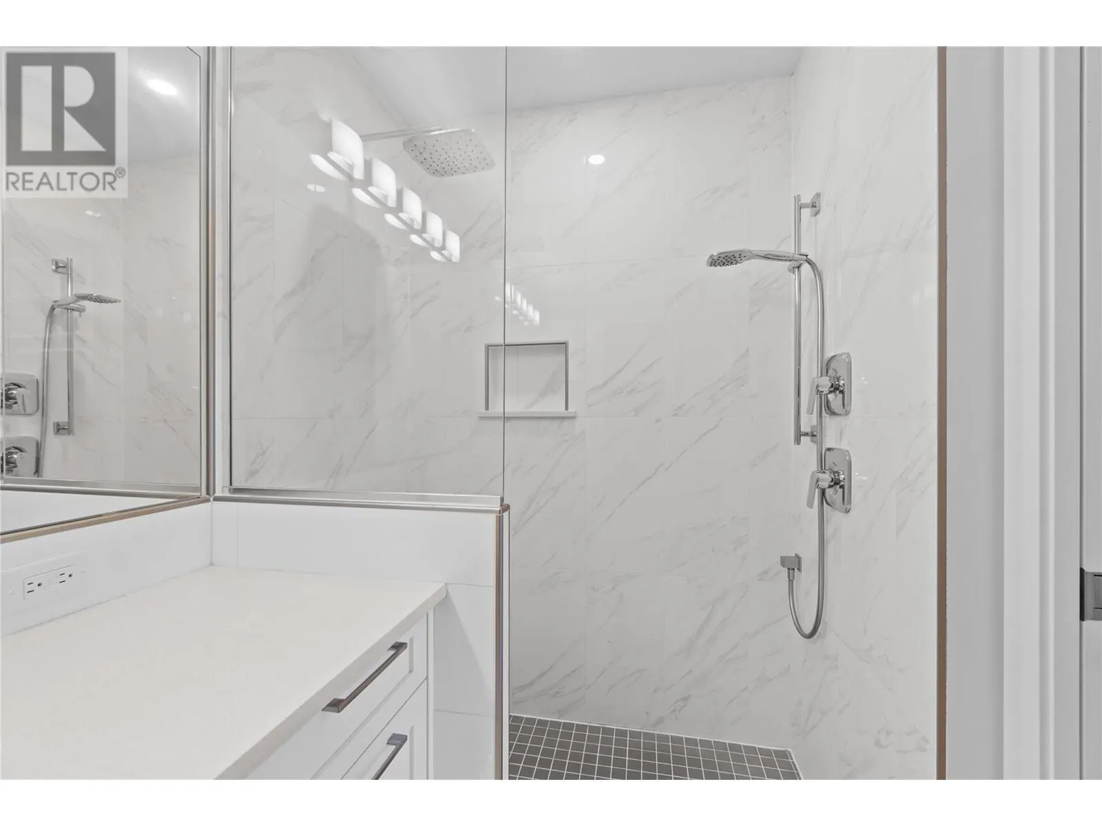 121 Harbourfront Drive NE Unit# 3