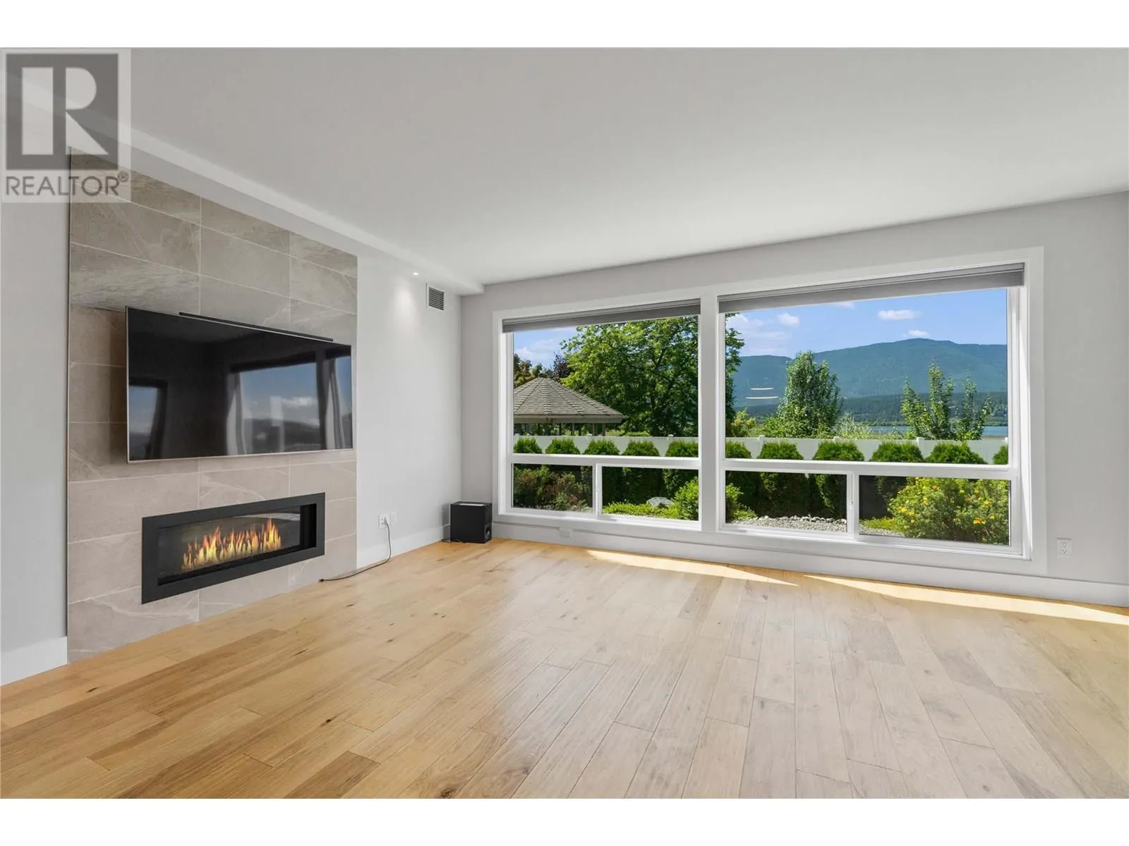 121 Harbourfront Drive NE Unit# 3