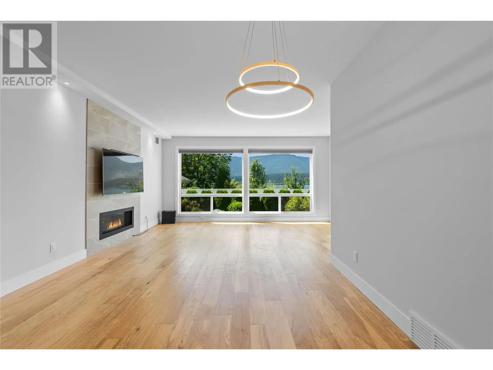 121 Harbourfront Drive NE Unit# 3