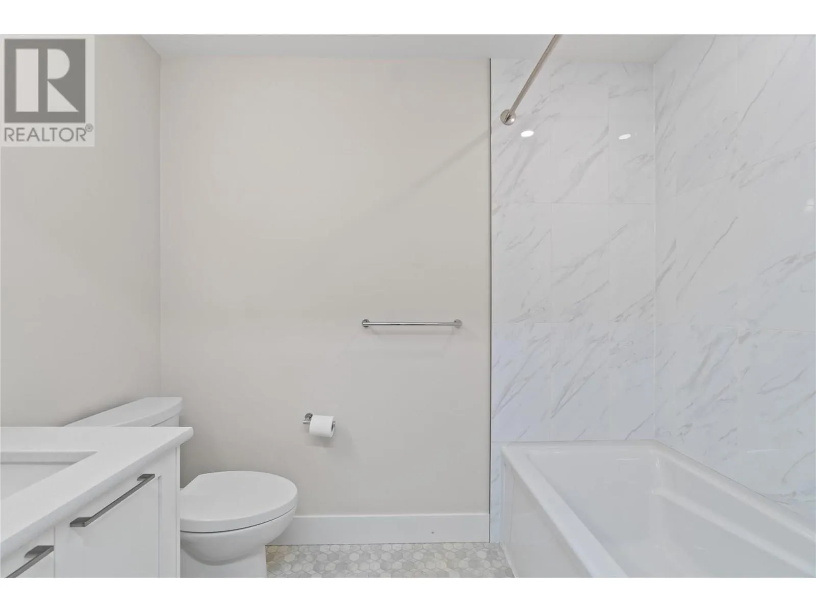 121 Harbourfront Drive NE Unit# 3