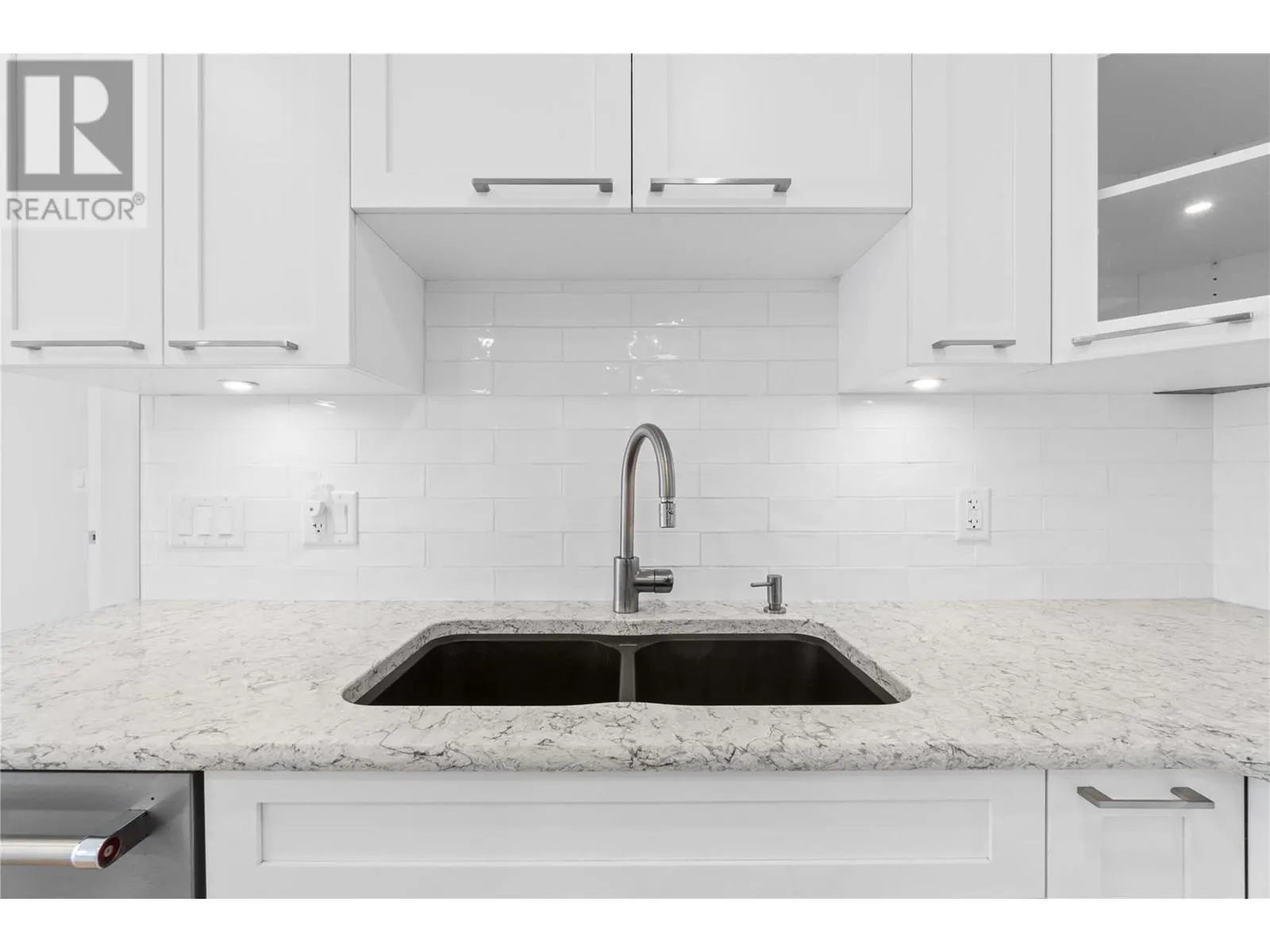121 Harbourfront Drive NE Unit# 3
