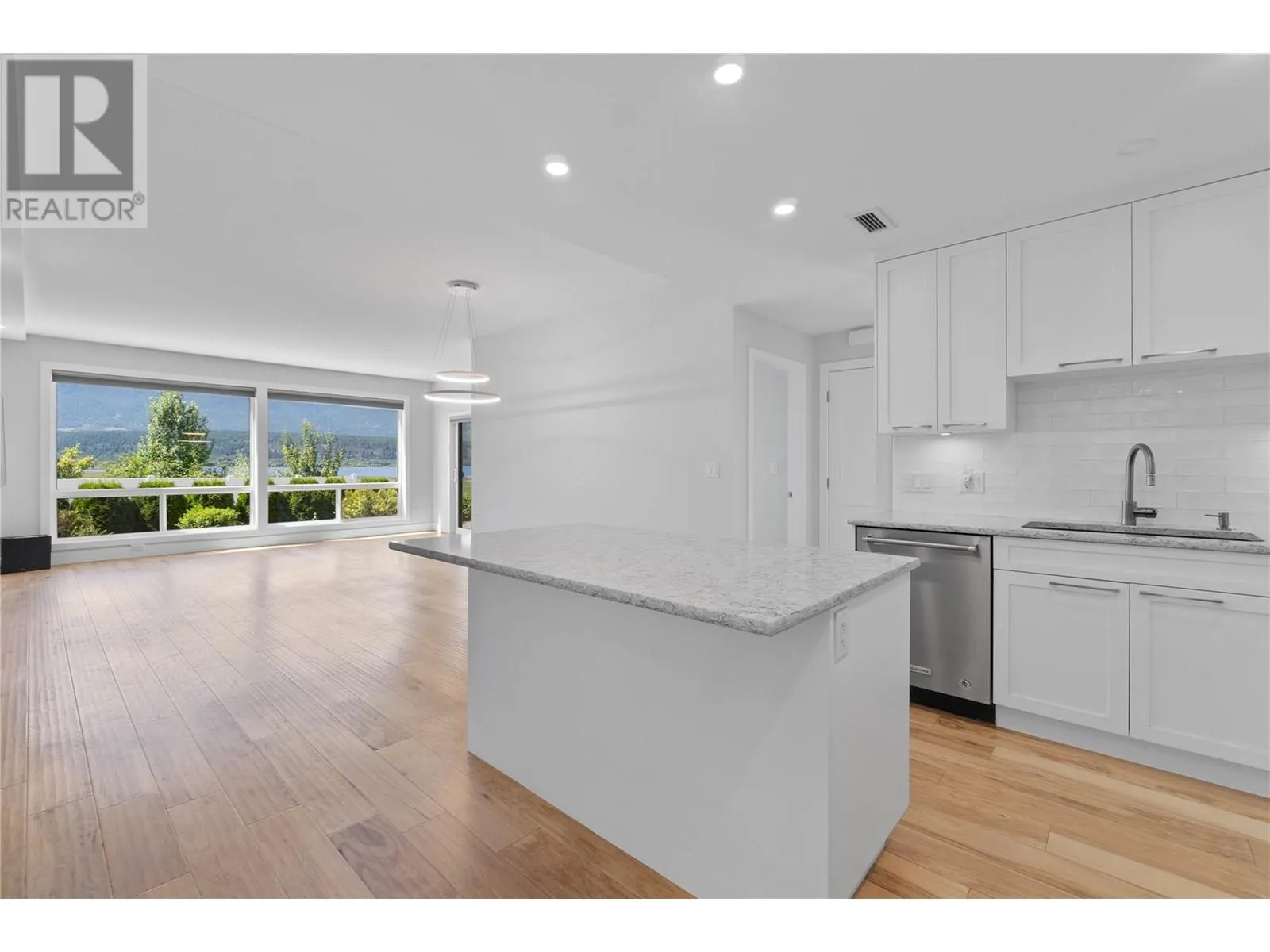 121 Harbourfront Drive NE Unit# 3