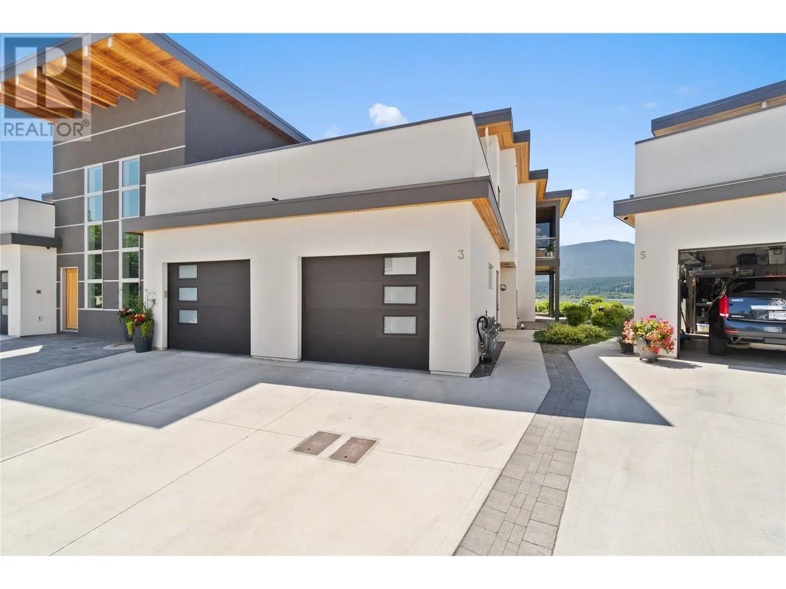 121 Harbourfront Drive NE Unit# 3