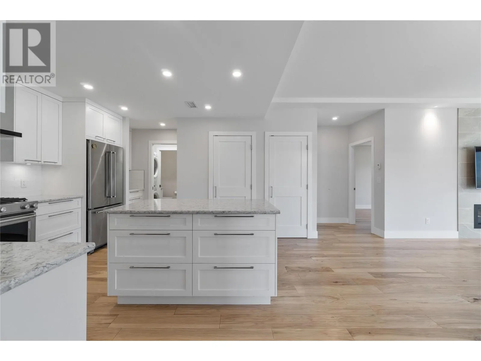 121 Harbourfront Drive NE Unit# 3