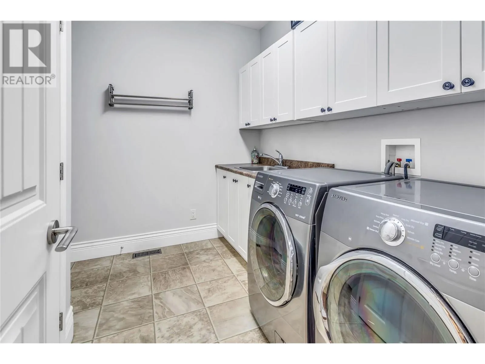 4450 GORDON Drive Unit# 105