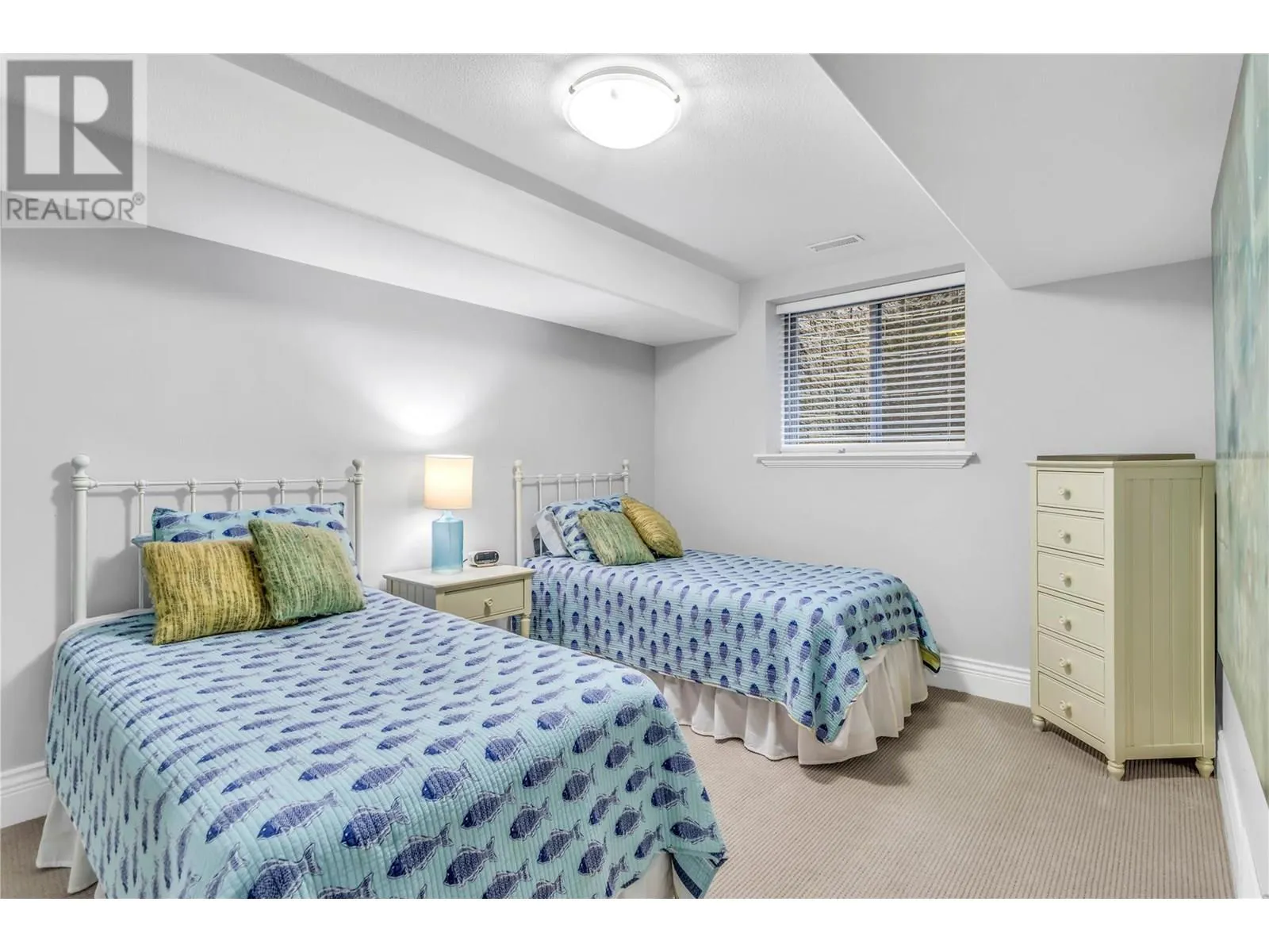 4450 GORDON Drive Unit# 105