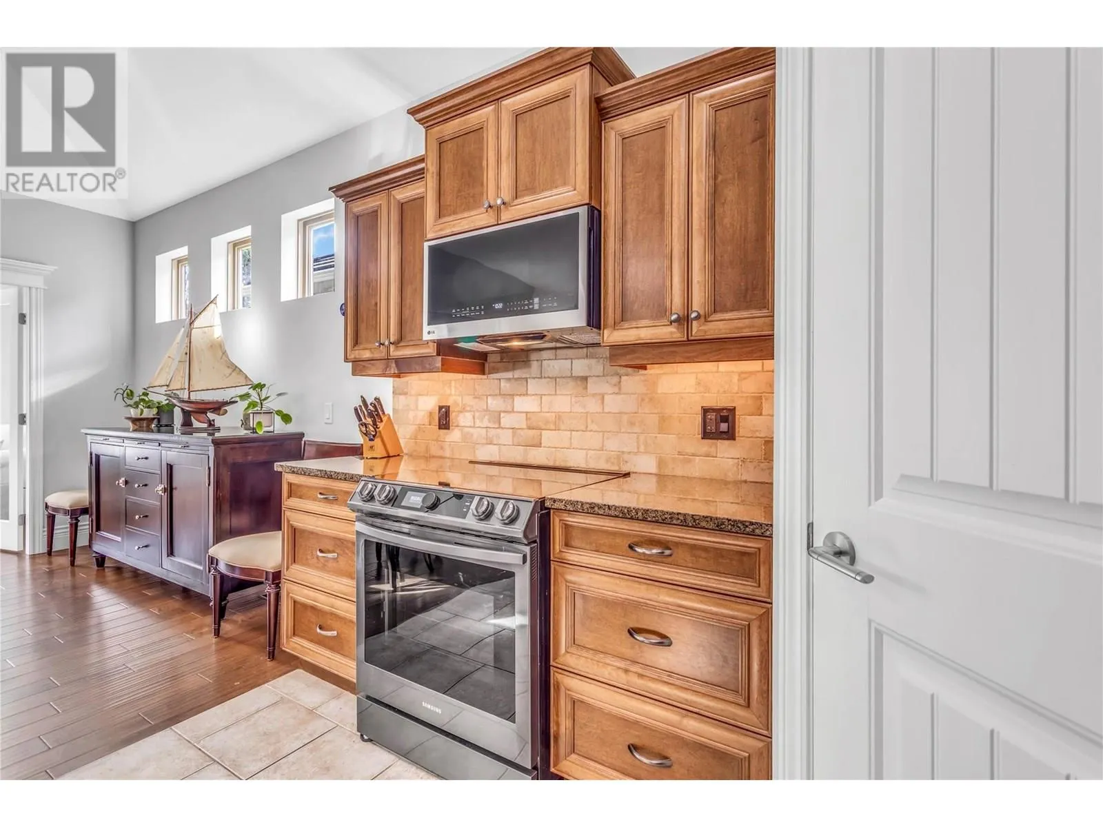4450 GORDON Drive Unit# 105