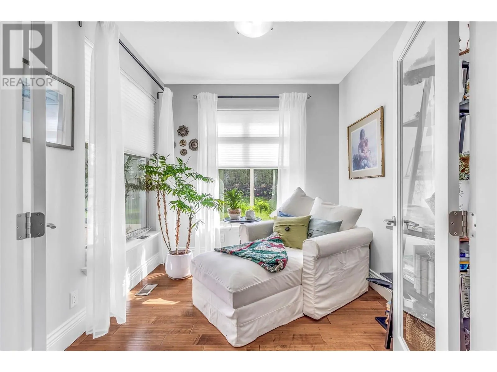 4450 GORDON Drive Unit# 105
