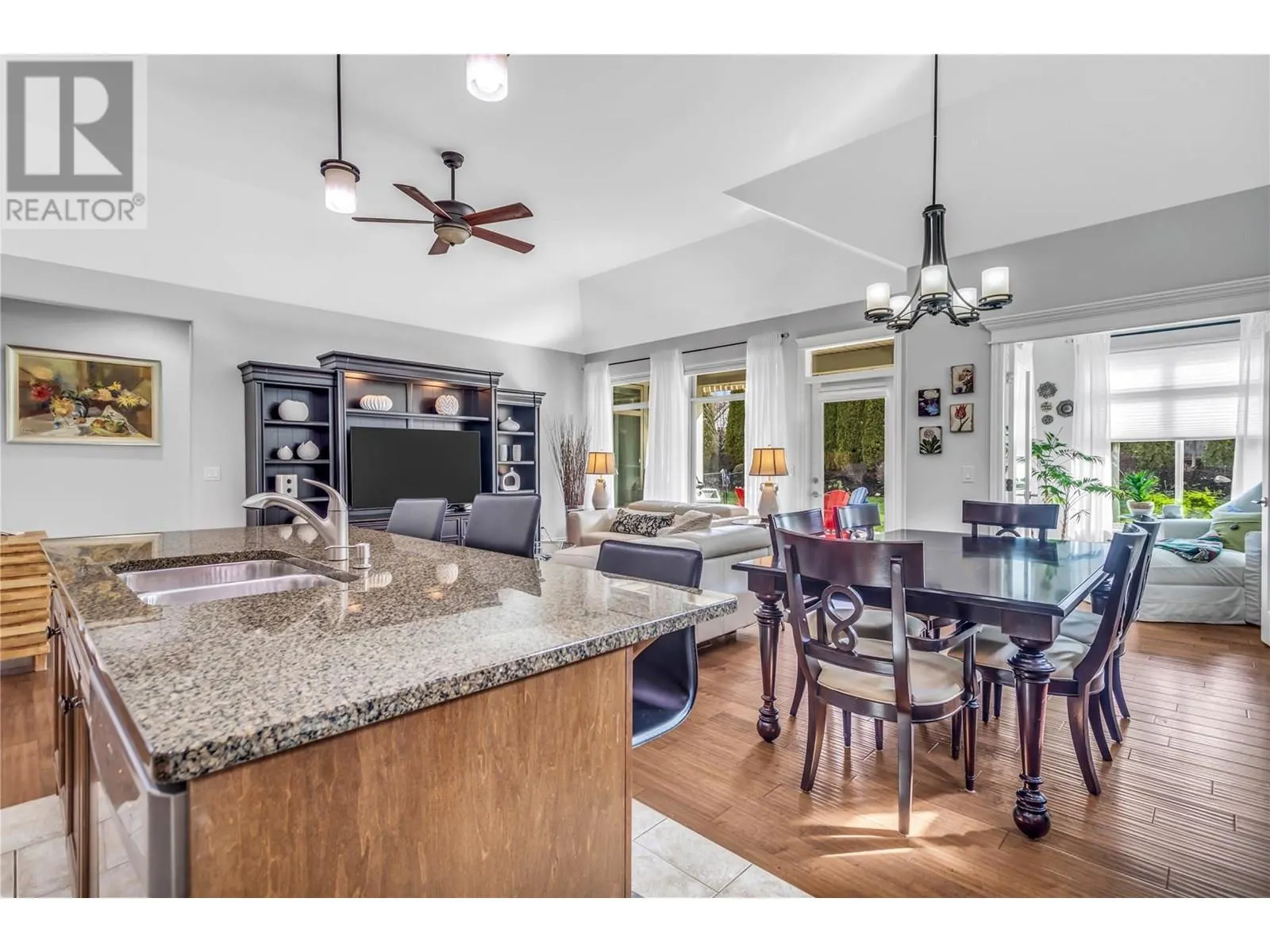 4450 GORDON Drive Unit# 105