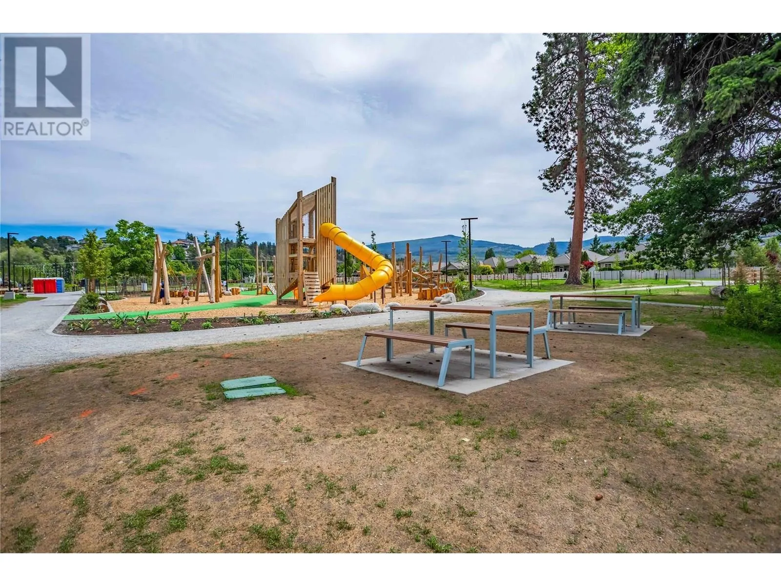 4450 GORDON Drive Unit# 105