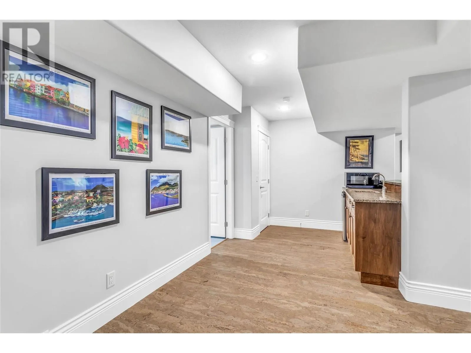 4450 GORDON Drive Unit# 105