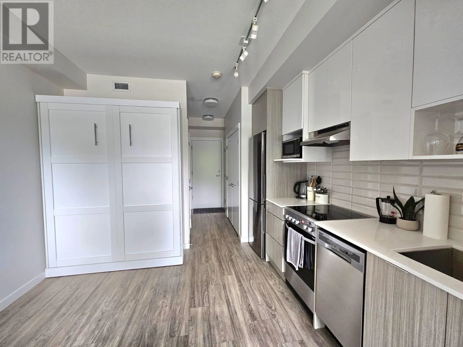 1800 Richter Street Unit# 102