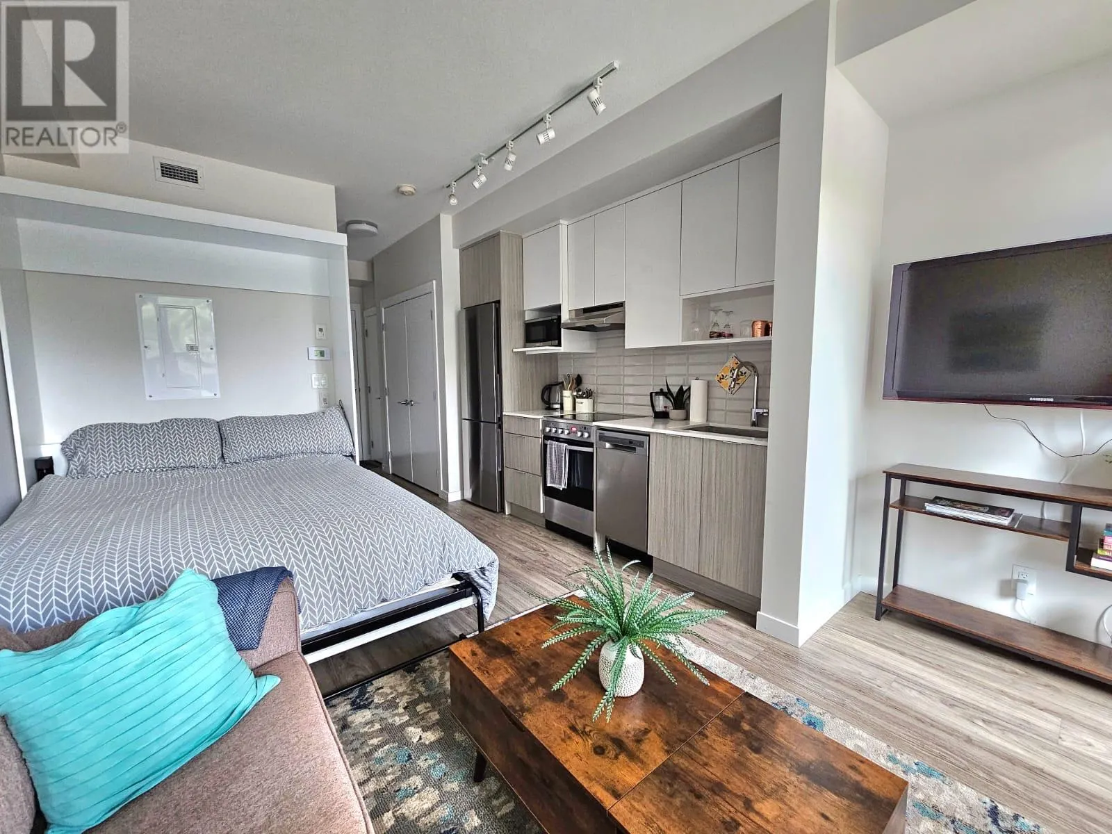 1800 Richter Street Unit# 102