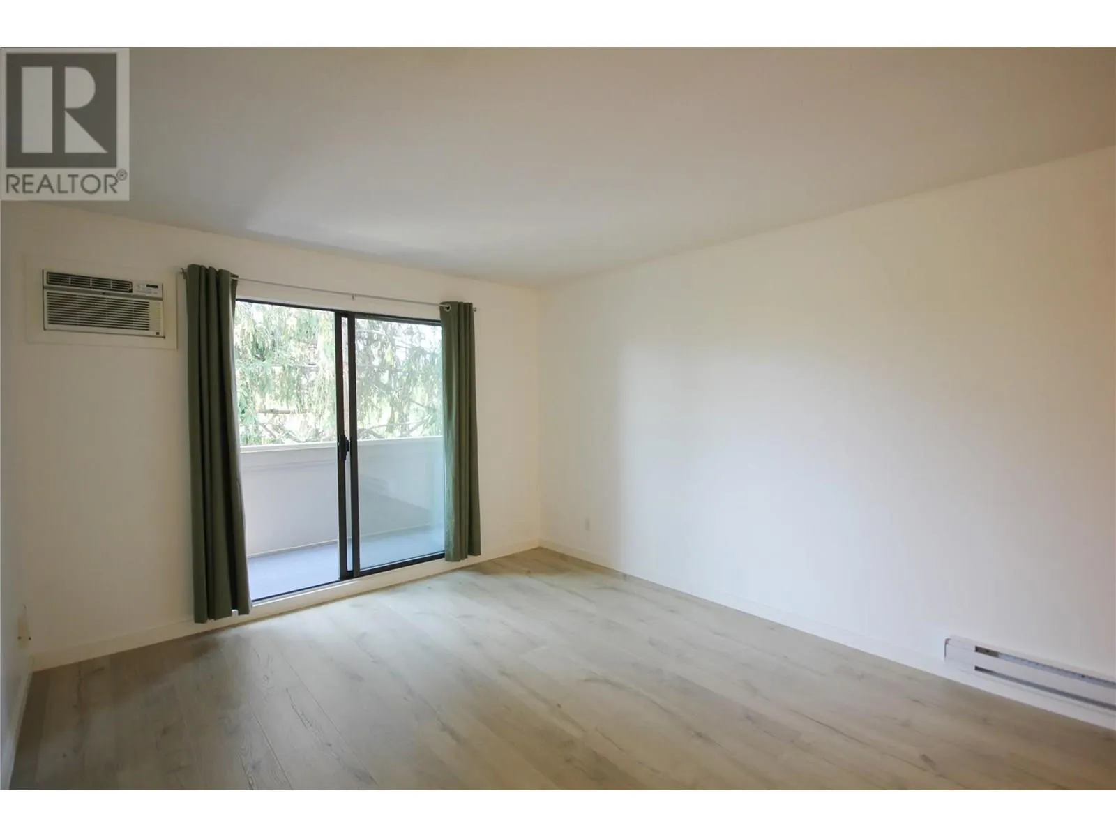 150 Skaha Place Unit# 402