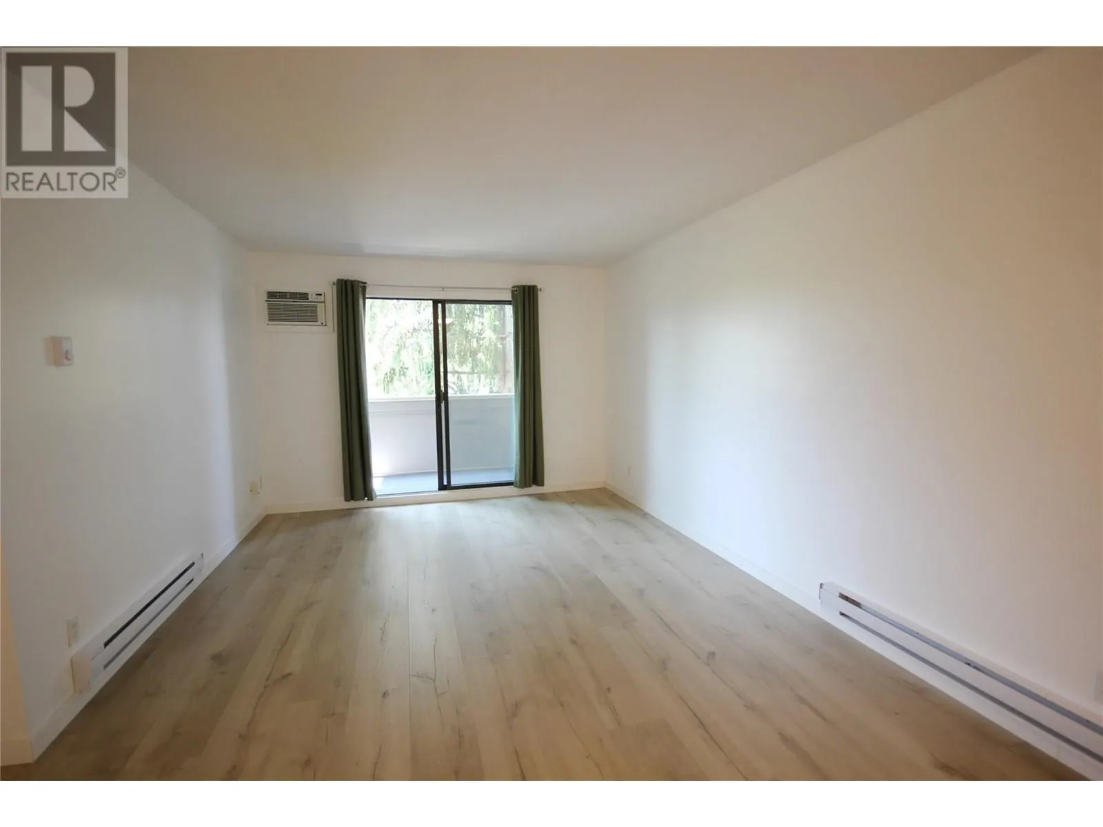 150 Skaha Place Unit# 402