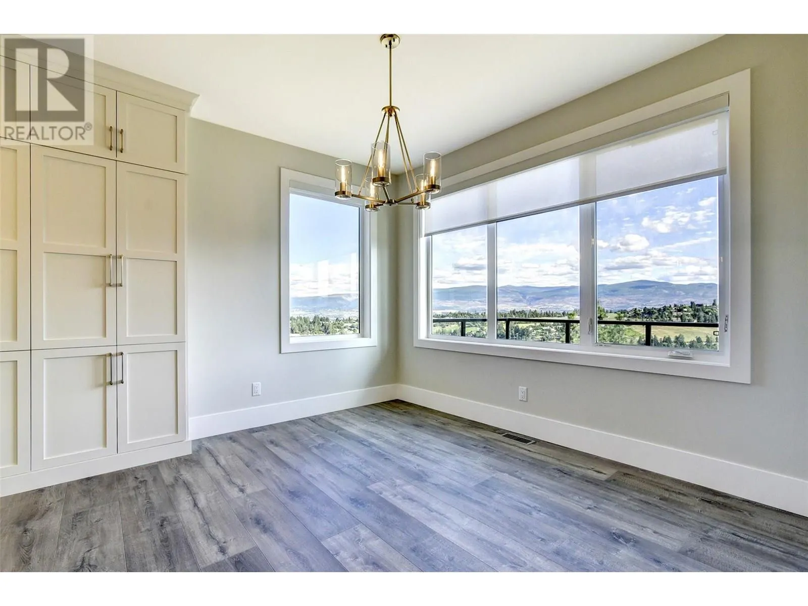 1051 Aurora Heights